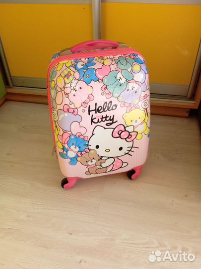 Чемодан на колесах детский