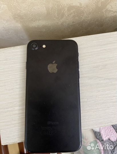 Телефон iPhone 7