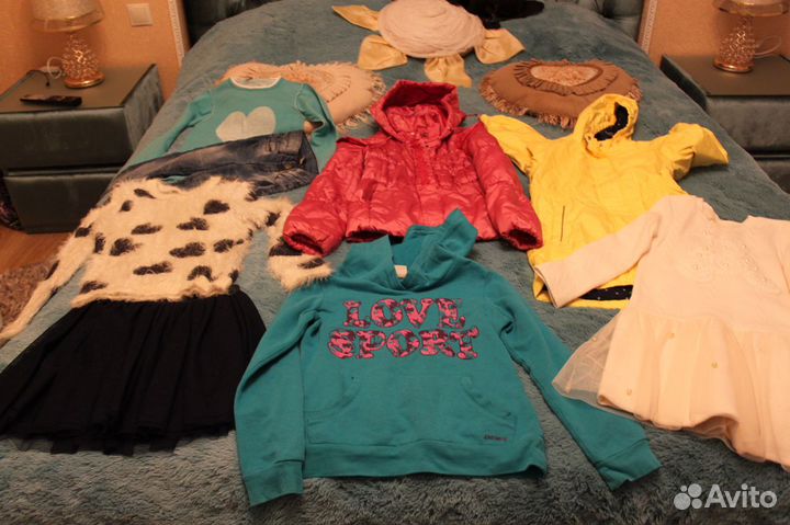 Продам одежду для девочки пакетом 128-134