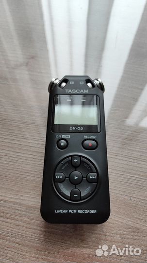 Портативный рекордер Tascam DR-05