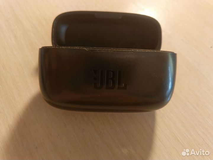 Кейс от наушников JBL live 300 tws
