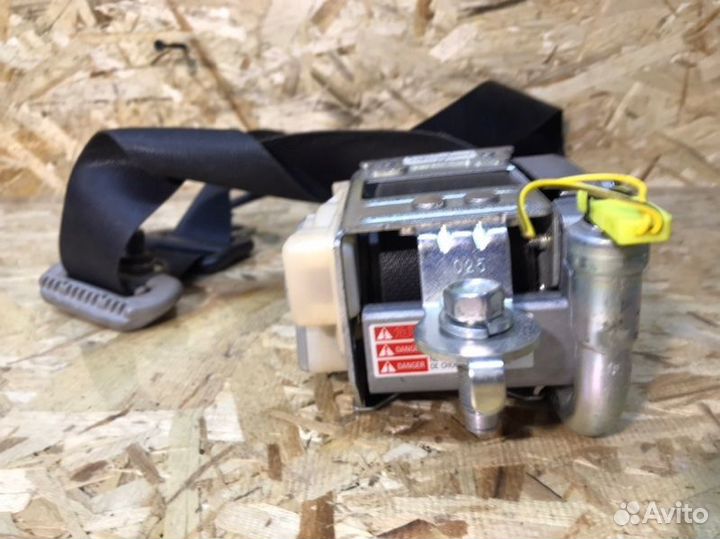 Ремень безопасности передний правый Nissan Armada