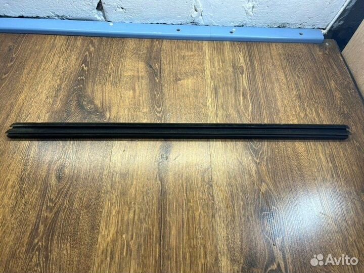 Молдинг стекла задний левый Mitsubishi Outlander