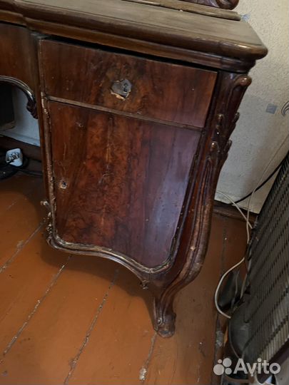 Антикварное трюмо с зеркалом