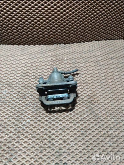 Суппорт тормозной задний левый Nissan X-Trail NT30