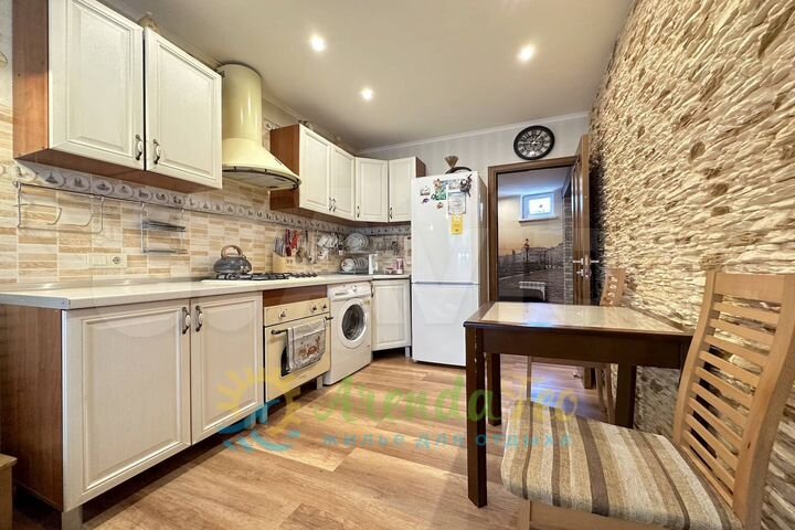 Дом 100 м² на участке 1 сот.