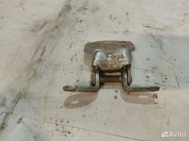 Петля двери передняя правая Kia Spectra S6D 2006