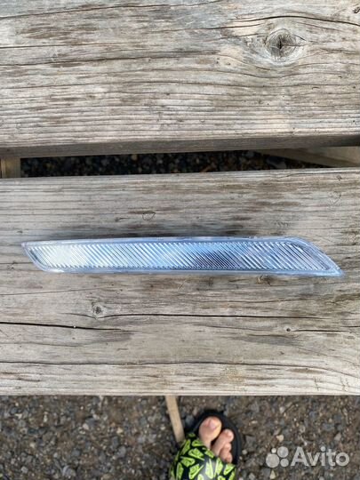 Отражатель переднего бампера