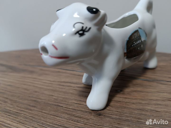 Сувенирная коровка-молочник