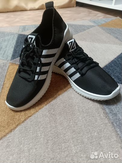 Кроссовки мужские 40 размер новые