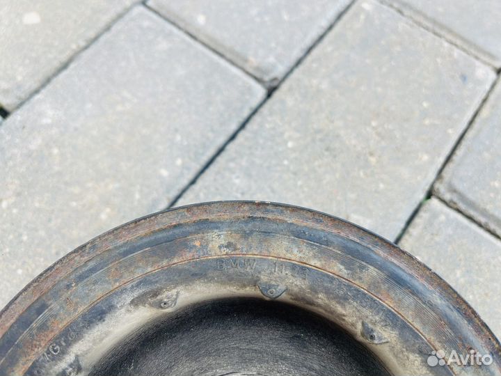 Дэмферный шкив коленвала на бмв Х5 Е70