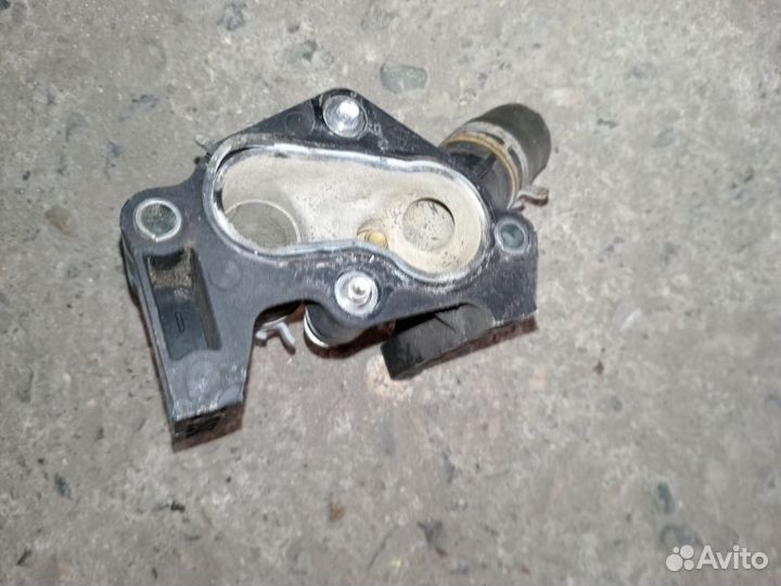 Фланец системы охлаждения Ford Focus 2 1.6 бензин