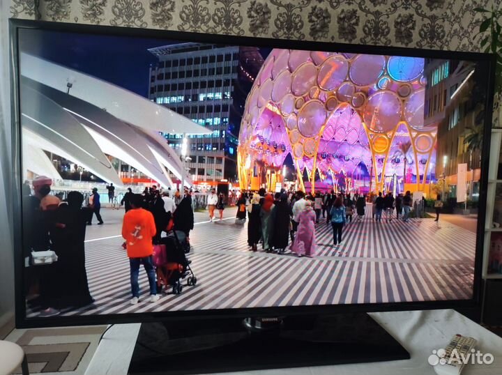 Телевизор Samsung UE42F5500 SMART TV