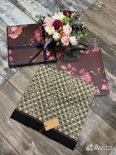 Шелковый платок Gucci пчелки в упаковке бренда