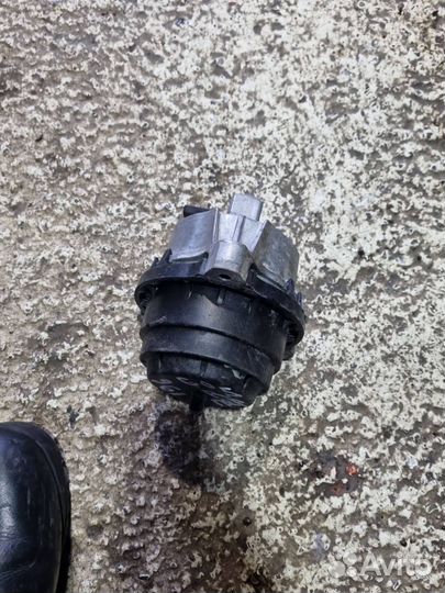 Подушка крепления двигателя передняя правая BMW X5