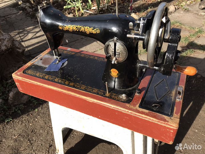 Швейная машина ручная СССР
