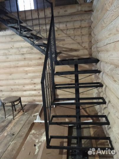 Лестница металлическая в дом