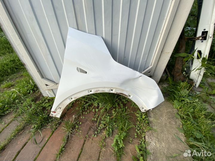 Крыло левое переднее