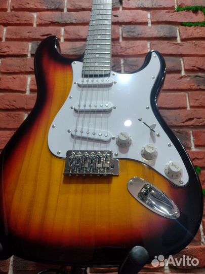 Электрогитара (новая) S-S-S