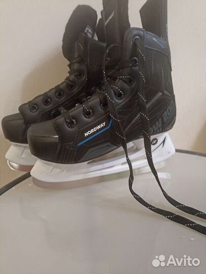Коньки хоккейные