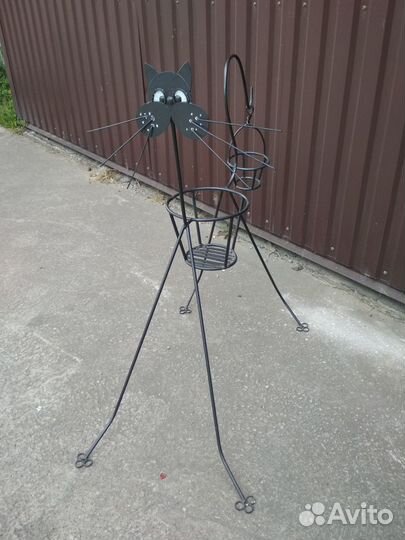 Кот-цветочница