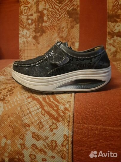 Кроссовки женские 38 размер бу