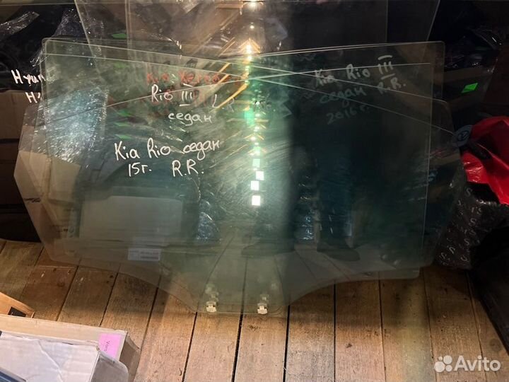 Стекло двери заднее Kia Rio 3 2014