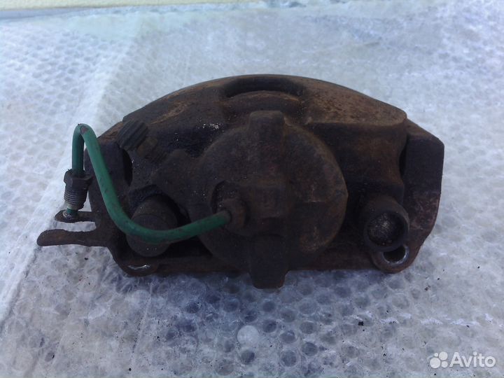 Рено Лагуна 2 передний левый суппорт