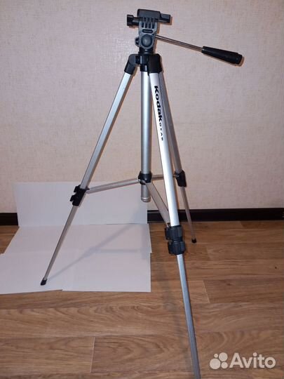 Отличный подарок фотоаппарат Canon 400d