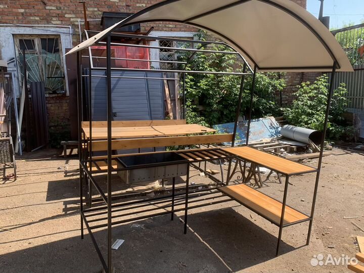 Мангал с крышей