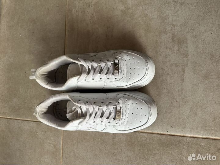 Кроссовки женские