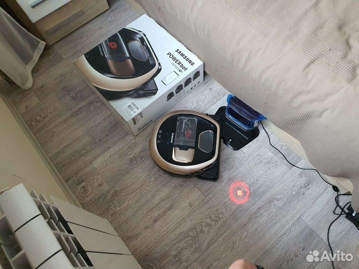 Робот пылесос Samsung Powerbot VR7000 WiFi