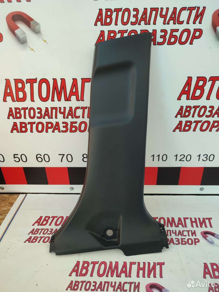 Обшивка средней стойки правая Тойота Рав 4 50