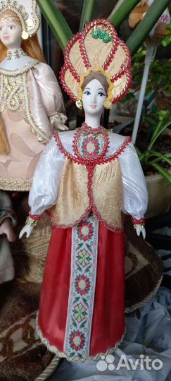 Кукла сувенирная,фарфоровая
