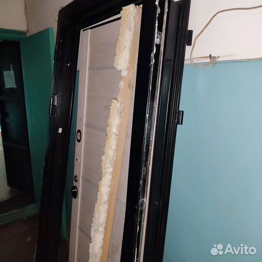 Дверь входная бу деревянная с коробкой