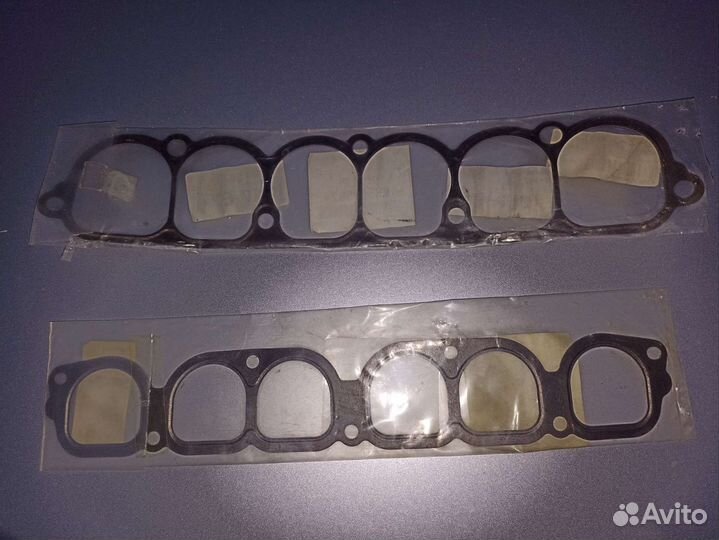 Прокладки впускного коллектора.новые.2 шт.Pajero4