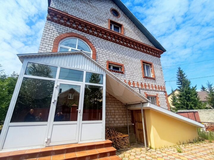 Дом 235 м² на участке 12 сот.