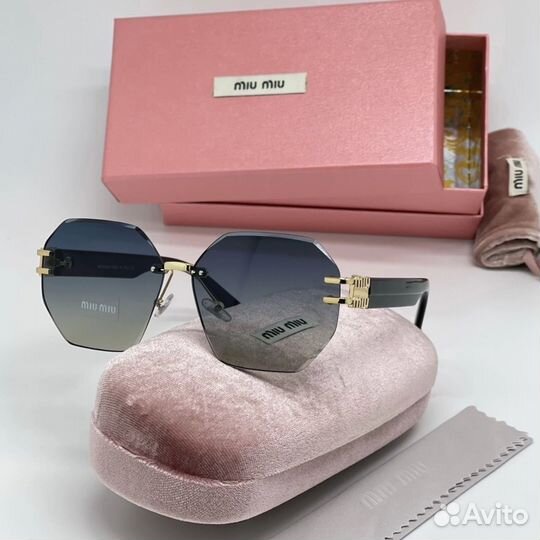 Солнцезащитные очки Miu Miu