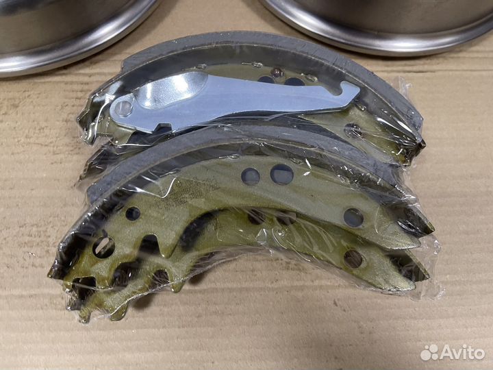 Тормозной барабан + колодки Mercedes T1 207-210