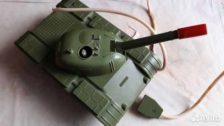 Танк игрушечный электромеханический с пультом