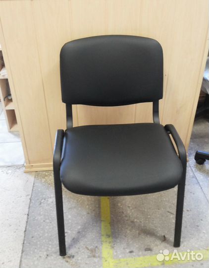Офисный стул изо кожзам новый