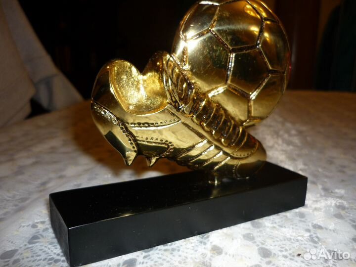 Фигурка из латуни пр-во Индия, любителям футбола