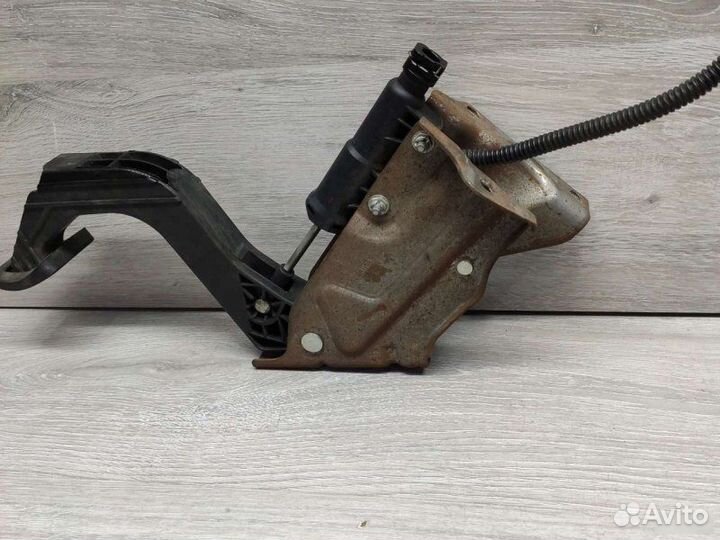 Педаль сцепления Mercedes Sprinter W906