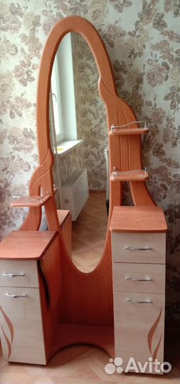 Туалетный столик