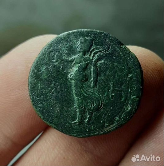 Сестерций. Савромат, палица и трезубец. Ника