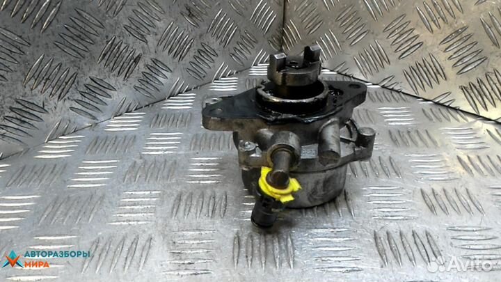 Насос вакуумный Opel Corsa D 2008 55268136