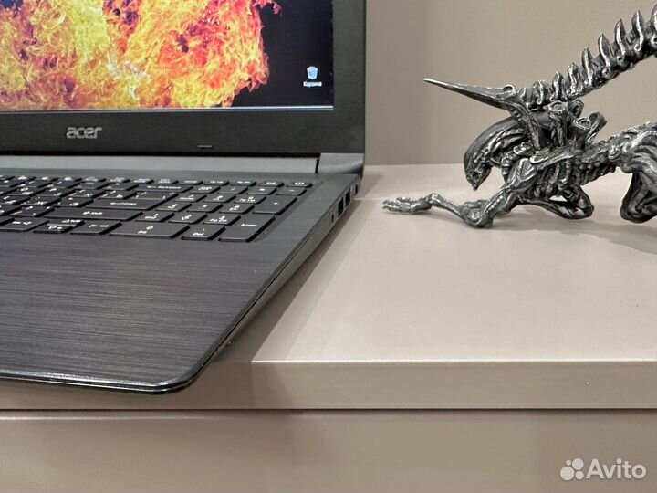Acer i3 8gen/12gb/mx130/ssd+1tb/Full HD