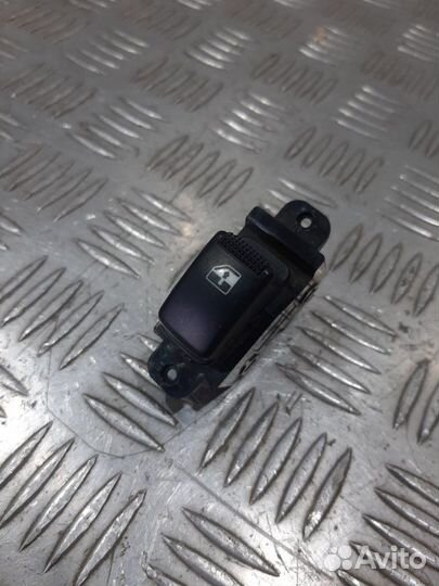 Кнопка стеклоподъемника задняя левая Kia Cerato LD