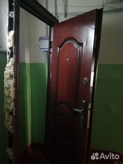 Дверь входная металлическая б/у