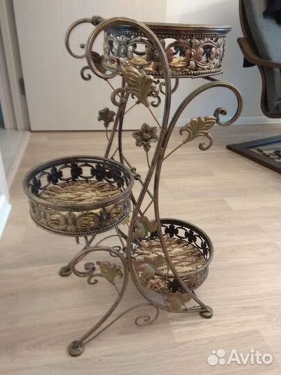 Подставка для цветов напольная металлическая